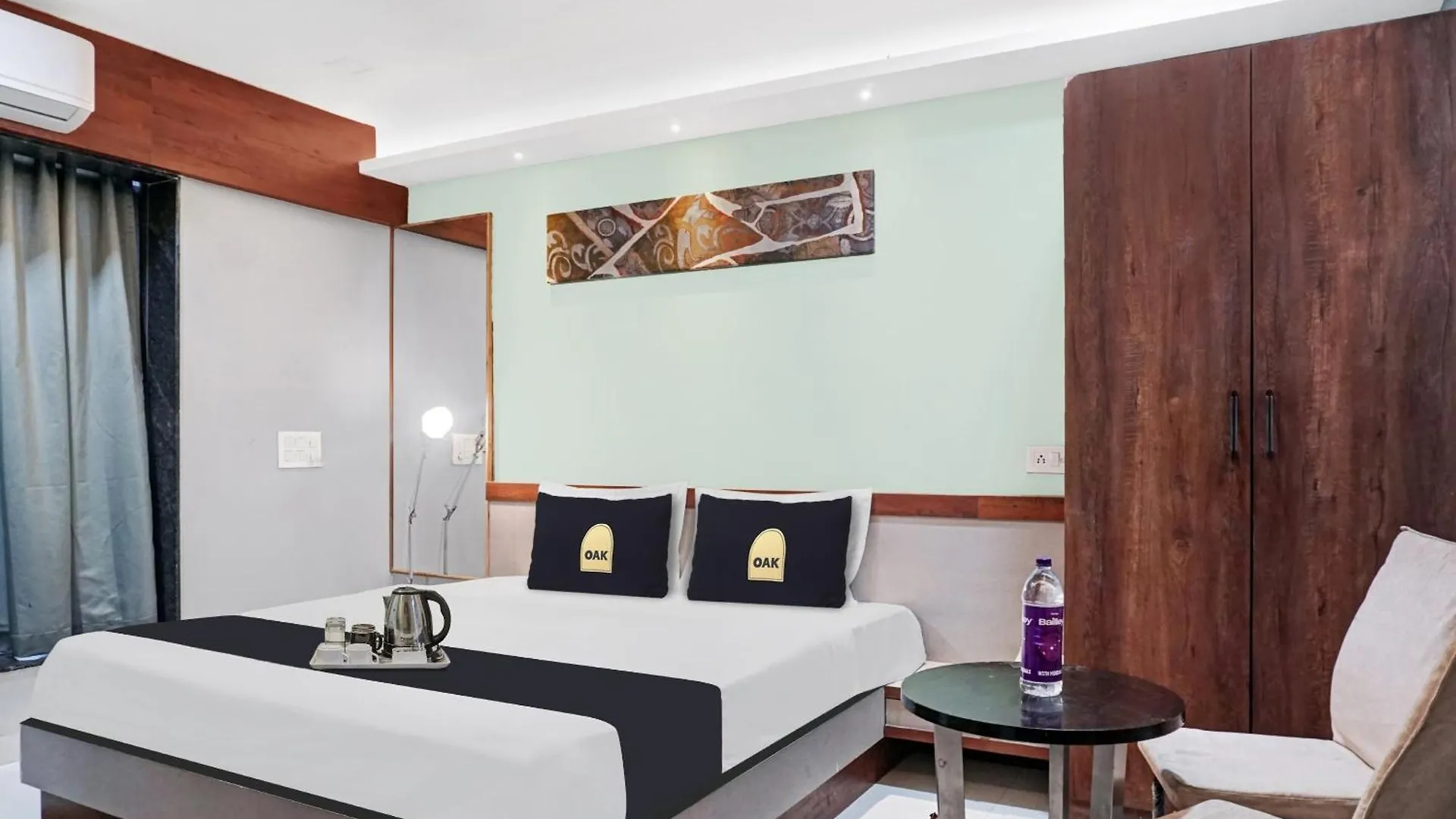 Atlantis Hotel New Delhi 4*,